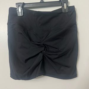 Amazon scrunch workout shorts. Size medium.